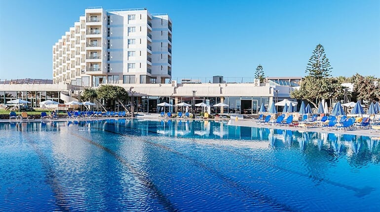 Hotel Arina Beach: fotografie vybavení exteriérů a interiérů ubytování.