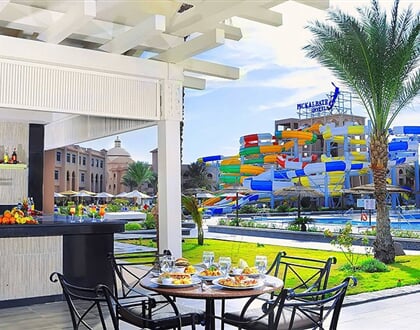 Hotel Pickalbatros Jungle Aqua Park - Hurghada: fotografie vybavení exteriérů a interiérů ubytování.