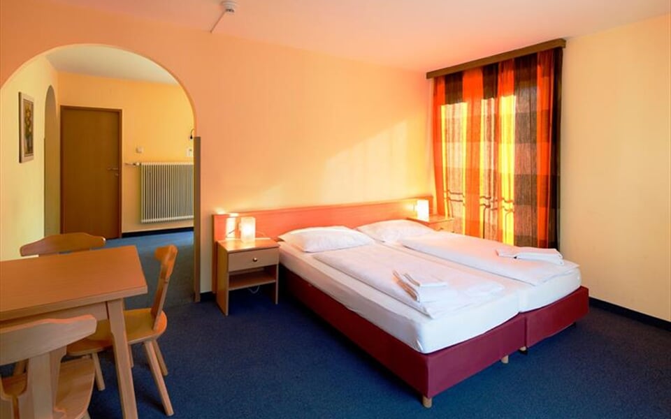 Foto - Gasteinertal - Hotel Euro Youth Krone v Bad Gastein - u sjezdovky ***