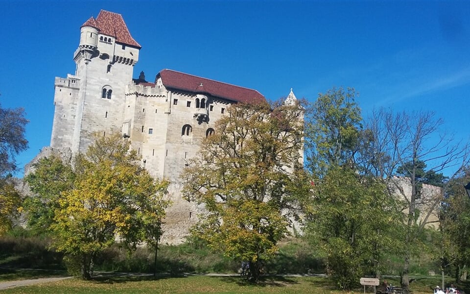 Rakousko - hrad Liechtenstein, postaven kol 1130, několikrát rozšířen v 13.-15.století (foto A.Frčková)