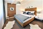 1558 img1 b
