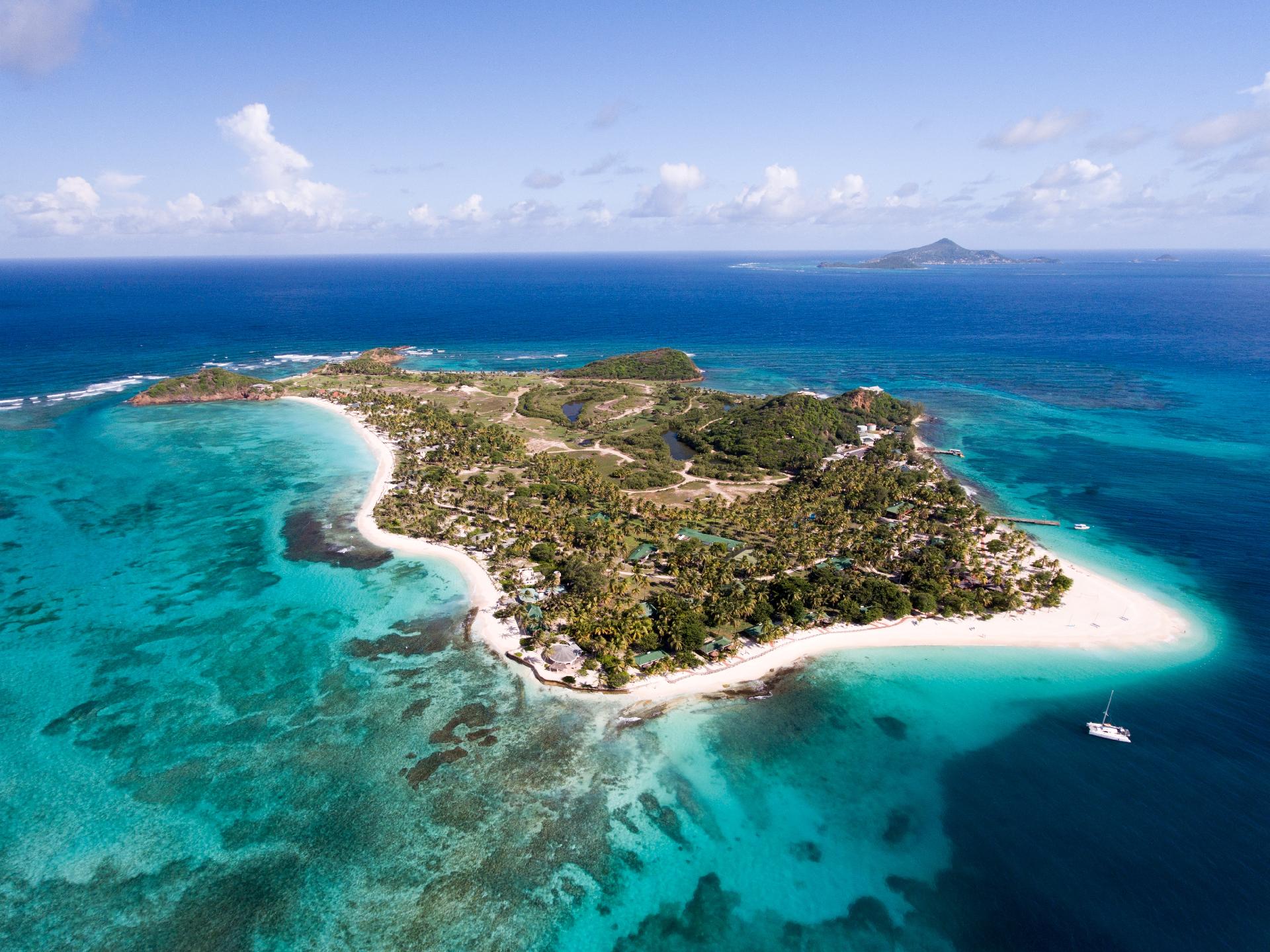Just island. Парадиз остров Карибского моря. Шиншилловые острова в Карибском. Остров вблизи. Архитектура карибских островов.