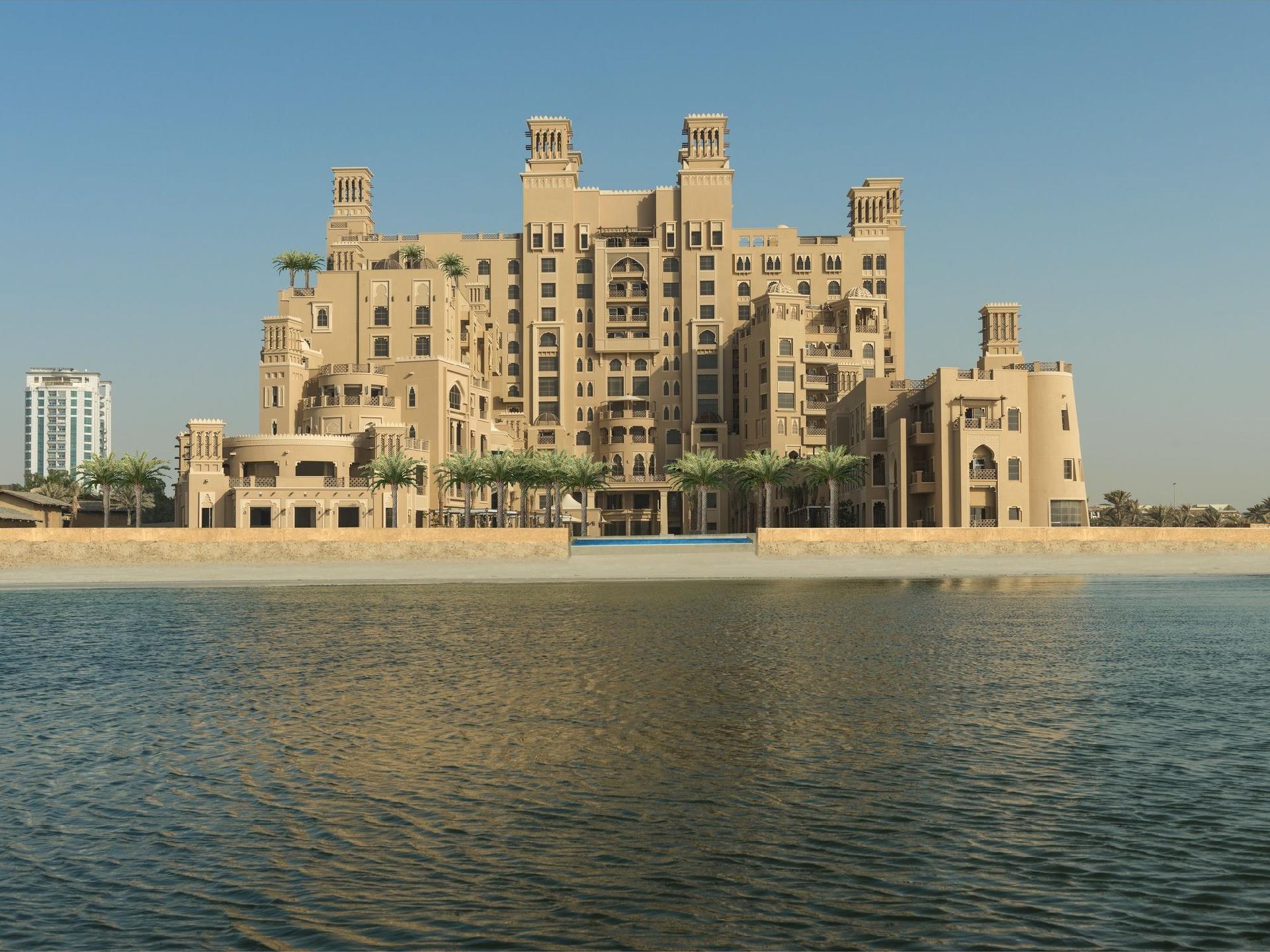 Шератон спа шарджа. Отель Шератон Шарджа Бич Резорт. Отель Sheraton Sharjah Beach Resort Spa 5. Шератон ОАЭ Шарджа. Шарджа Шератон 5.