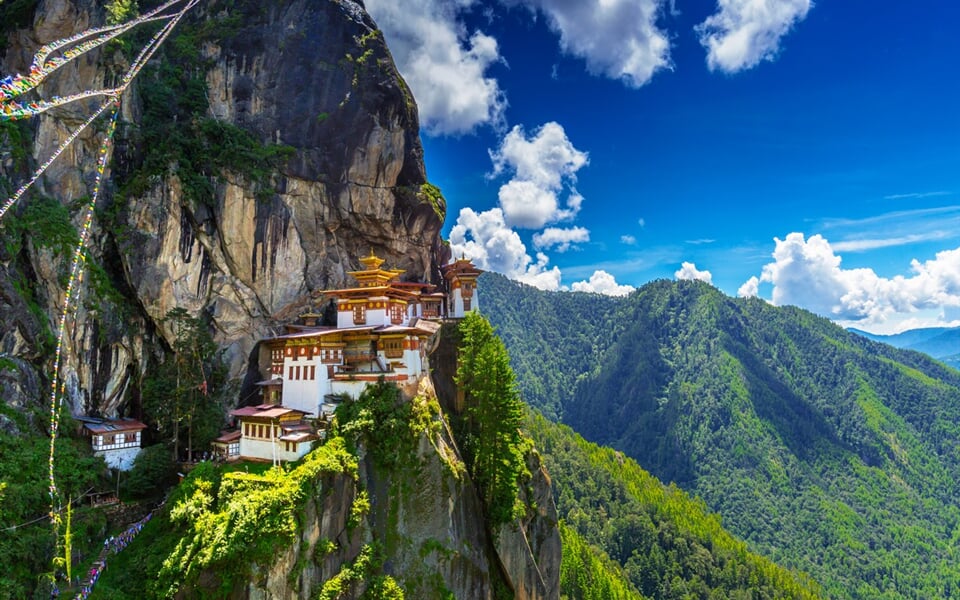 Taktshang Goemba, Tiger nest monastery, Bhutan_shutterstock_7910571641