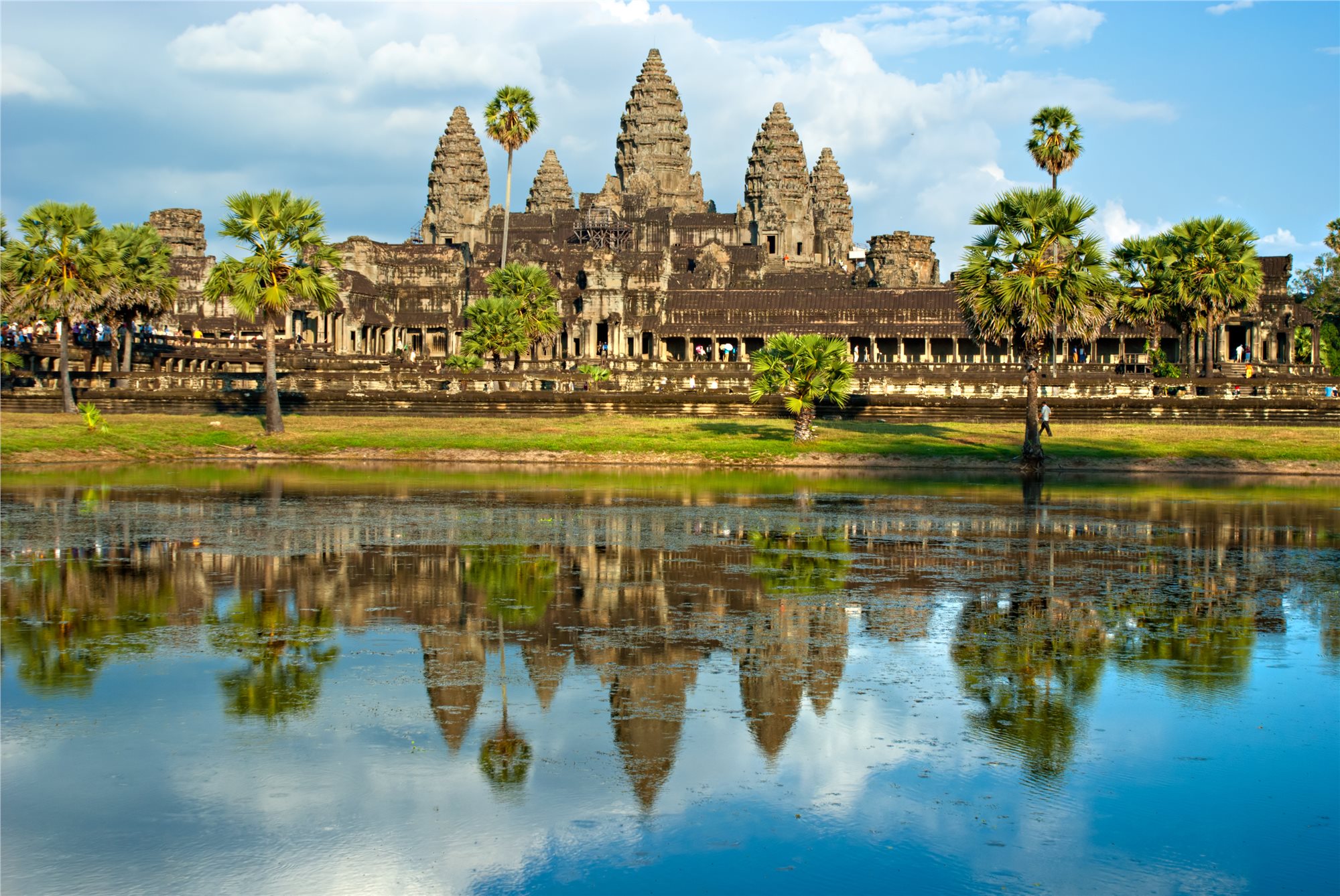 Kamb_Angkor Wat Temple, Siem reap_shutterstock_68665828