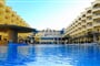 Hotel AMC Royal: fotografie vybavení exteriérů a interiérů ubytování.