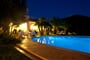 Pohled při setmění na hotelový bazén a restauraci, Villasimius, Sardinia