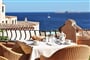 Snídaně na terase restaurace Colonna, Porto Cervo, Costa Smeralda, Sardinie