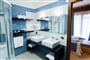 Koupelna u pokoje Junior Suite, Lu´ Carbonia, Sardinie