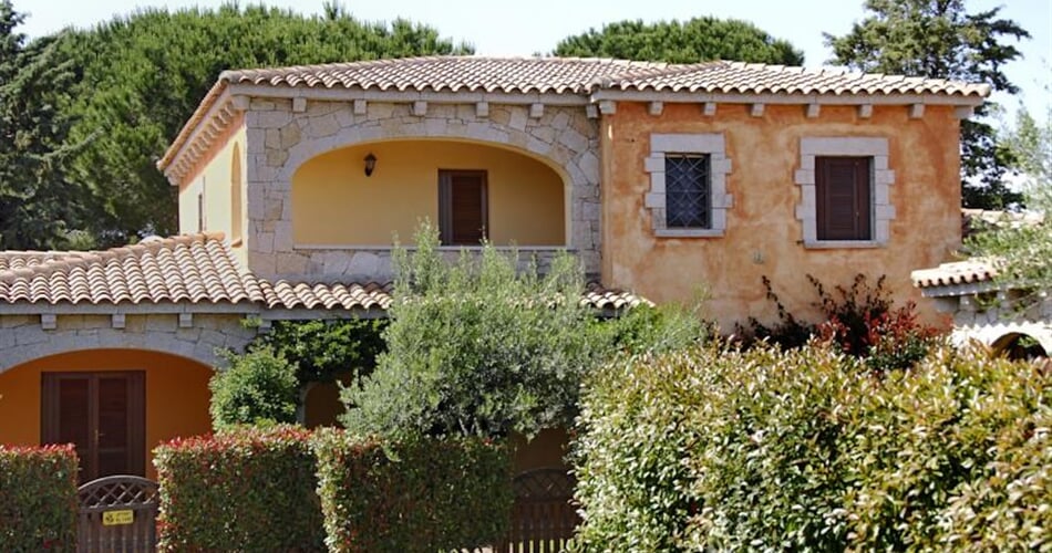 Pohled na více patrový apartmán, San Teodoro, Sardinie