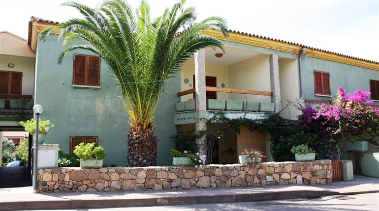 Exteriér apartmánů - Isola Rossa, Sardinie