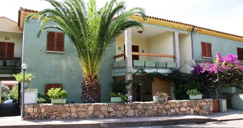 Exteriér apartmánů - Isola Rossa, Sardinie