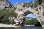 Francie - Provence - Ardeche, skalní most Pont d´Arc vznikl asi před půl milionem let a je 54 m vysoký