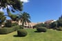 Hotel ze zahrady, Villasimius, Sardinie