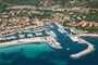 Letecký pohled na přístav, Porto Ottiolu, Sardinie
