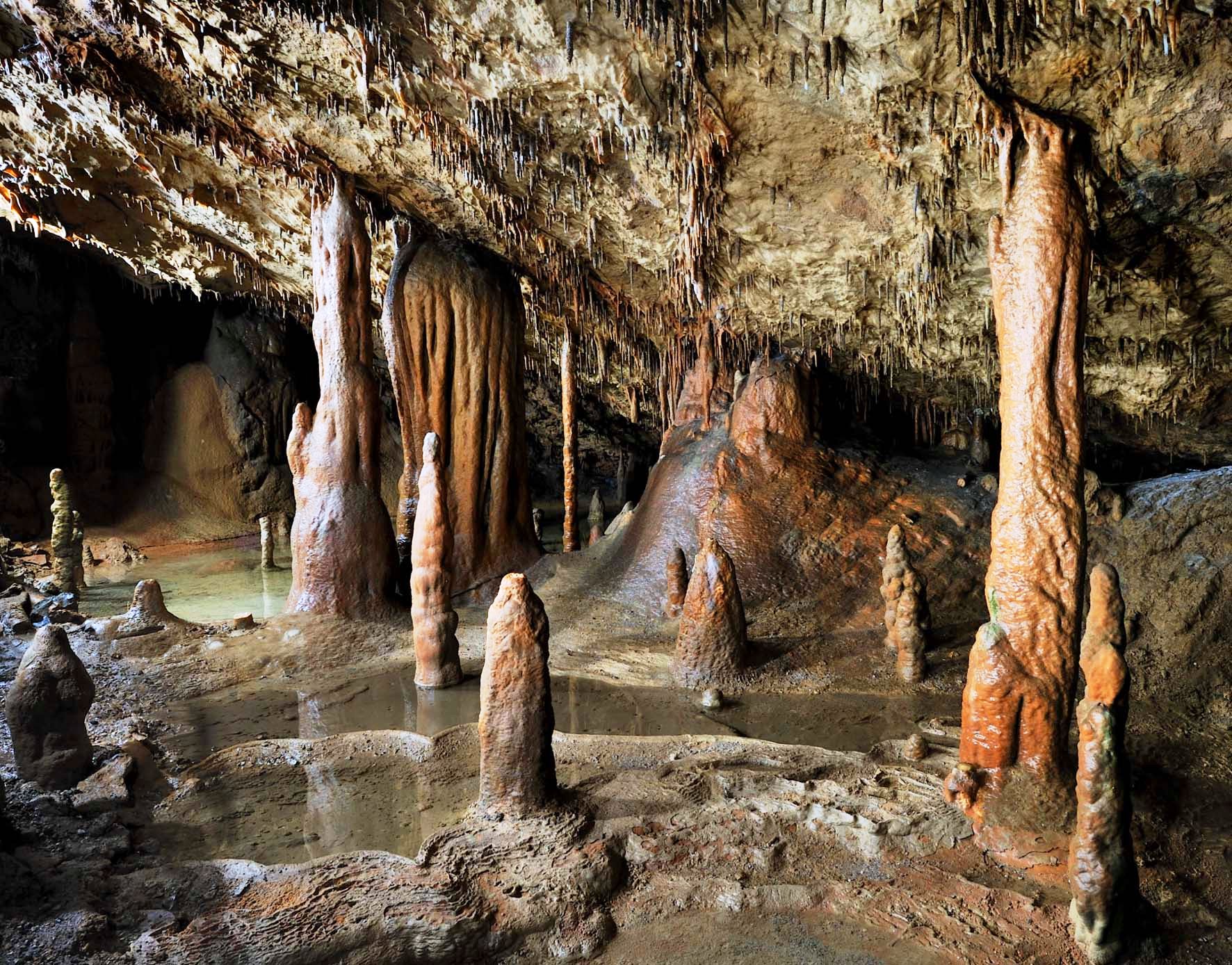 Cave v. Сталактиты и сталагмиты. Пещерные сталактиты и сталагмиты. Пещеры сталагмиты сталактиты и сталагмиты. Пещера сталактитов и сталагмитов.