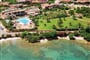 Letecký pohled na resort, Cannigione, Sardinie
