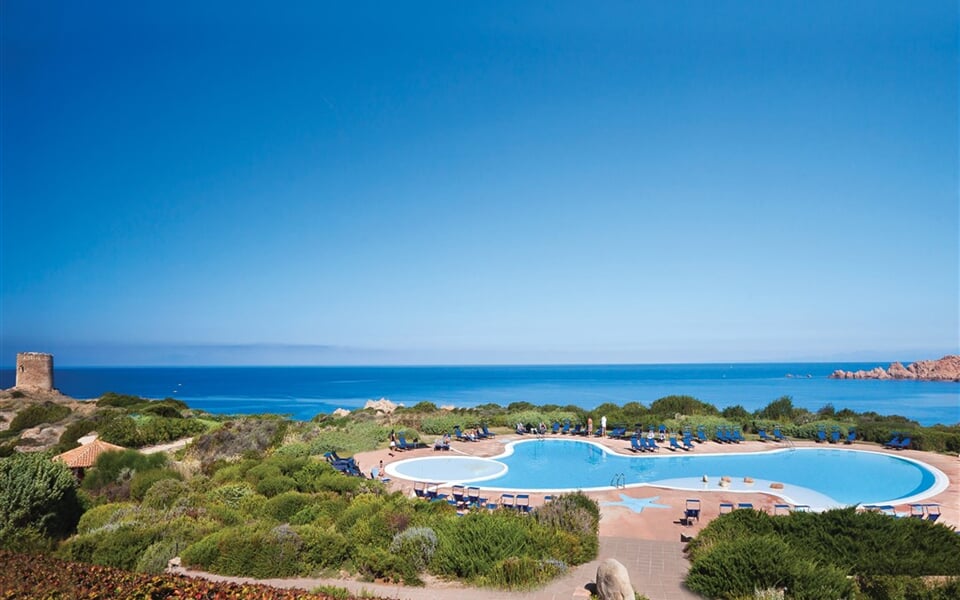 Bazén - panoramatický pohled, Isola Rossa, Sardinie