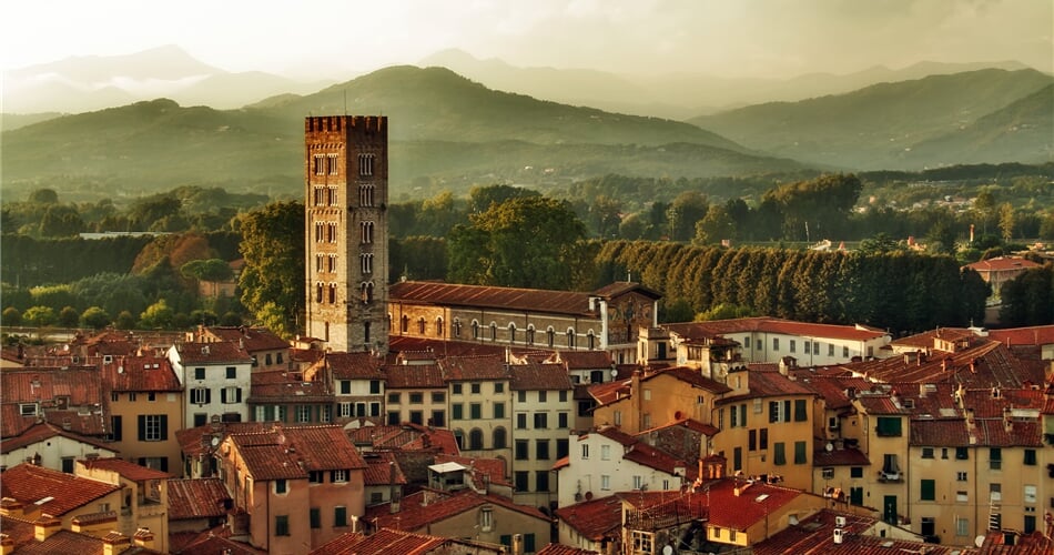 Lucca_shutterstock_106817537