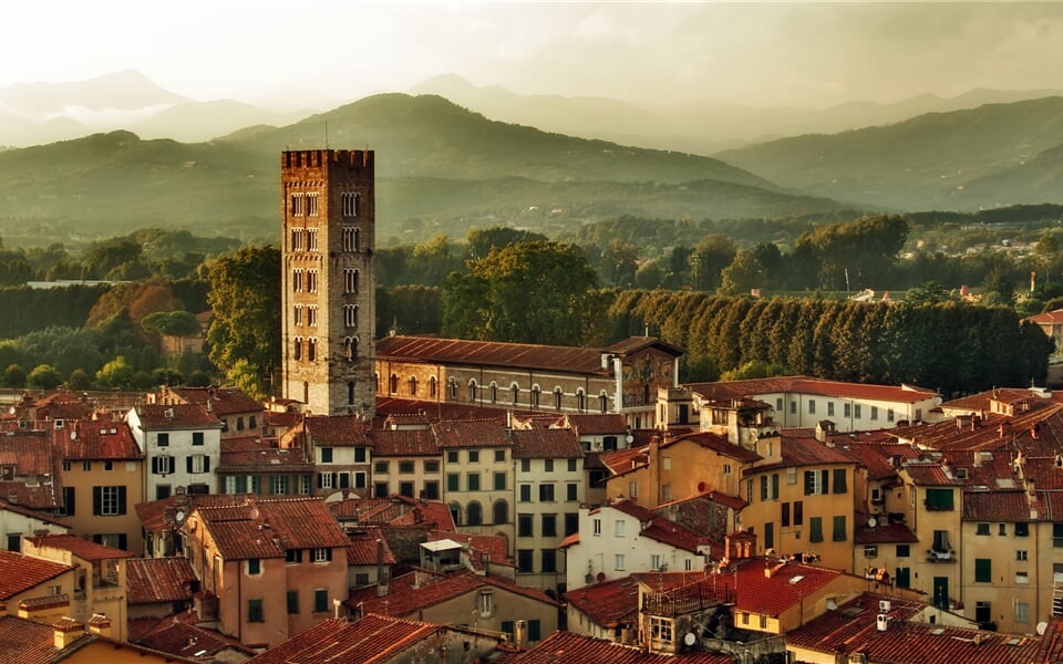 Lucca_shutterstock_106817537