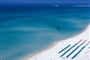 Pláž Badesi Mare se slunečníky, Badesi, Sardinie