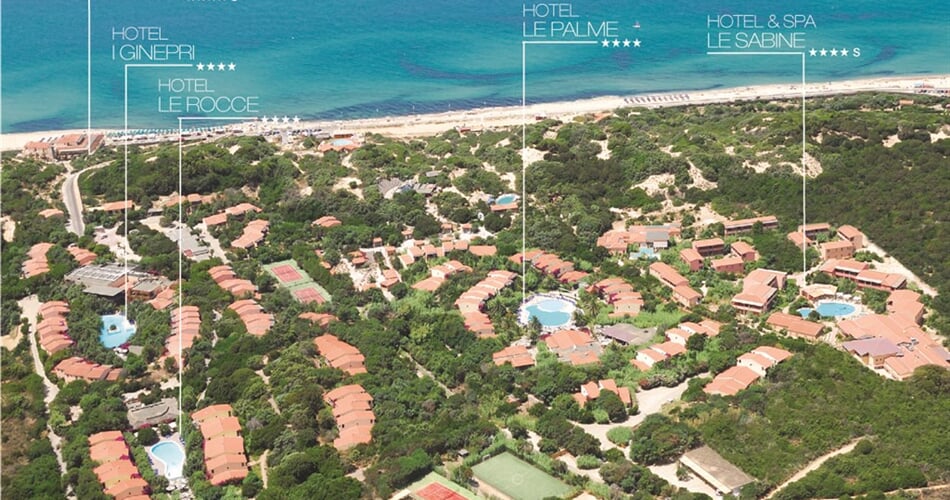 Letecký pohled na resort, Badesi, Sardinie