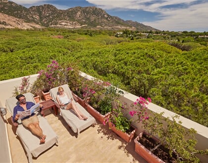 Terasa hotelu Castello, Santa Margherita di Pula, Sardinie