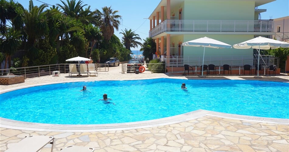 Hotel_Athena_bazén.JPG