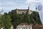 Slovinsko - Lublaň - na kopci Grič nad městem trůní městský hrad