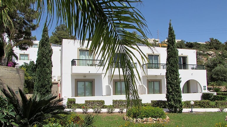 Aparthotel Pefkos Beach: fotografie vybavení exteriérů a interiérů ubytování.