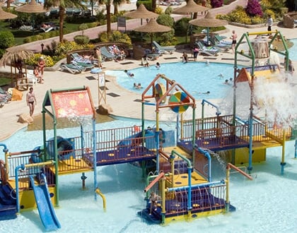 Hotel Titanic Resort & Aqua Park: fotografie vybavení exteriérů a interiérů ubytování.