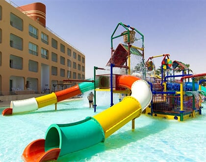 Hotel Titanic Resort & Aqua Park: fotografie vybavení exteriérů a interiérů ubytování.