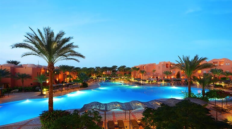 Hotel Jaz Makadi Oasis Resort: fotografie vybavení exteriérů a interiérů ubytování.