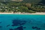 Letecký pohled na pláž, Maracalagonis, Sardinie