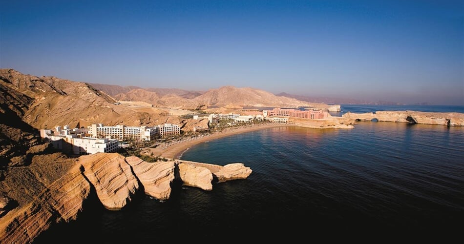 (B)46e001h - Aerial view of Shangri-La Barr Al Jissah Resort and Spa