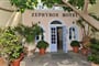 Hotel Zephyros - Santorini: fotografie vybavení exteriérů a interiérů ubytování.