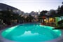 Hotel Zephyros - Santorini: fotografie vybavení exteriérů a interiérů ubytování.