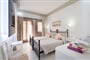 Hotel Zephyros - Santorini: fotografie vybavení exteriérů a interiérů ubytování.