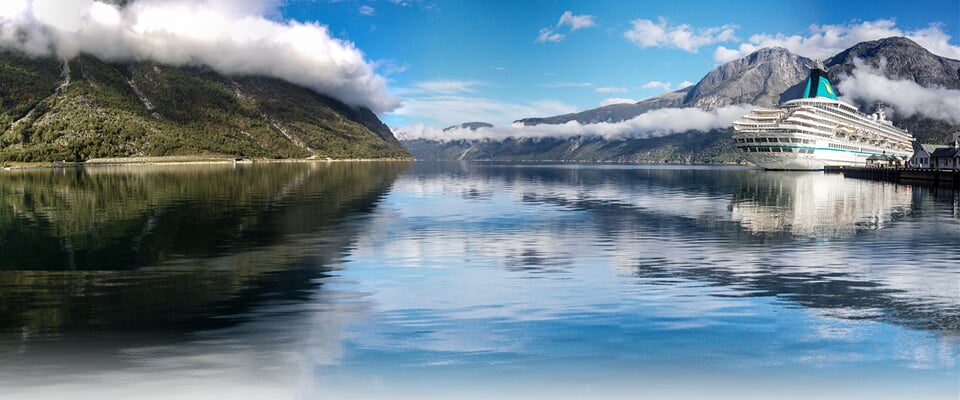 Nejkrásnější fjordy z paluby luxusní lodi