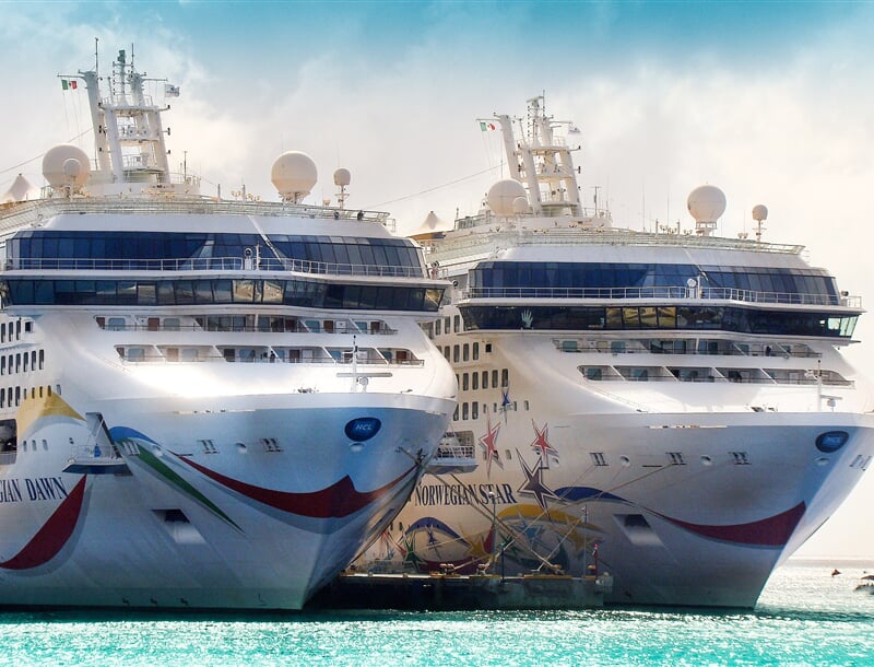 cruises 2078793 1920