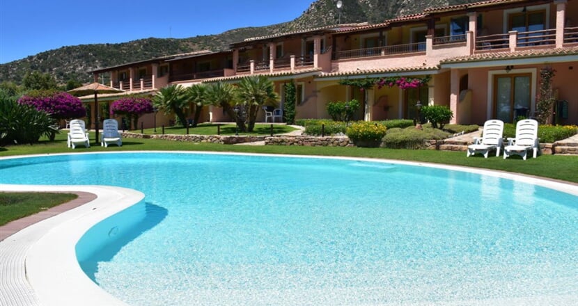 Bazén, Villasimius, Sardinie