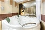 160 room Lux0027