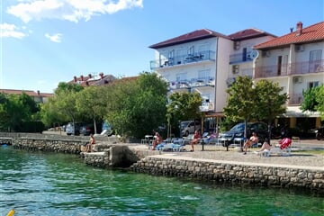 Starigrad-Paklenica - Penzion Delfín