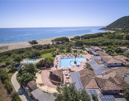 Panoramatický pohled k moři, Marina di Cardedu, Sardinie