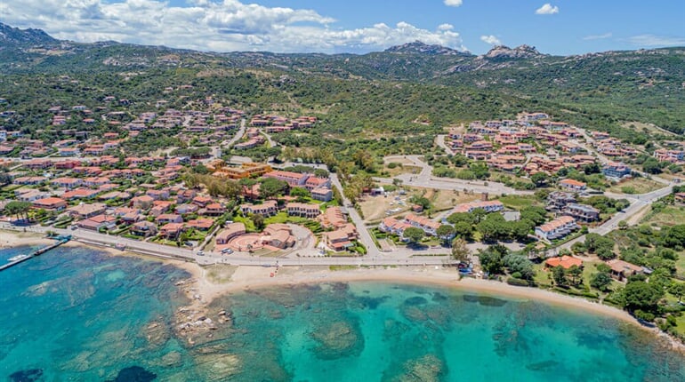 Blu_hotel_laconia_village_spiaggia