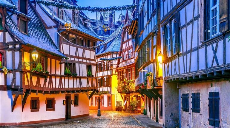 Francie -  vánoční Štrasburk, čtvrť La Petit France