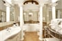 Koupelna v pokoji DELUXE, Porto Cervo, Costa Smeralda, Sardinie