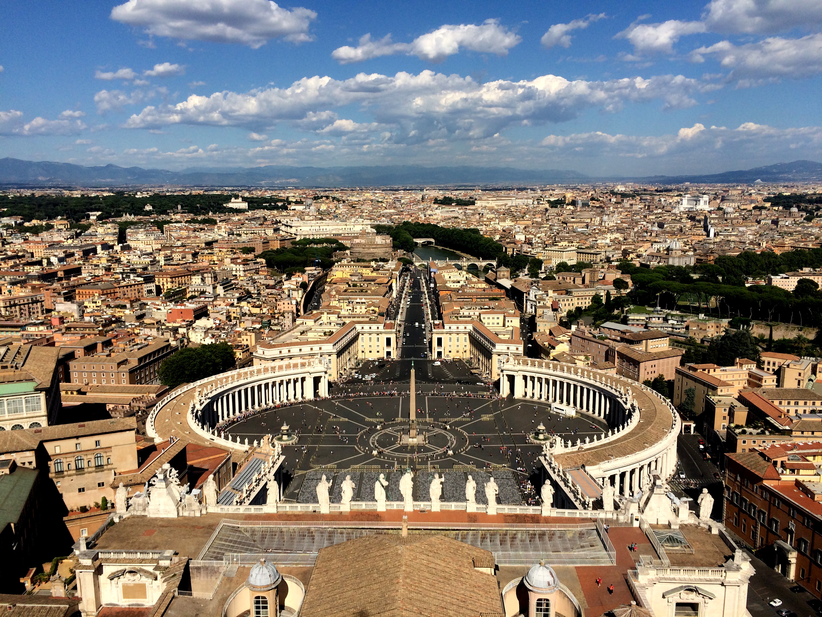 Ватикан страна или город. Италия Рим Ватикан. Колоннада на площади Святого Петра.