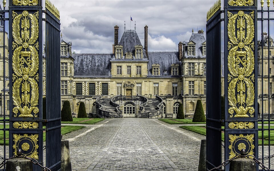 castle of fontainebleau, residence, royal