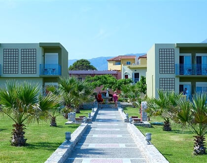 Hotel Eliros Mare: fotografie vybavení exteriérů a interiérů ubytování.